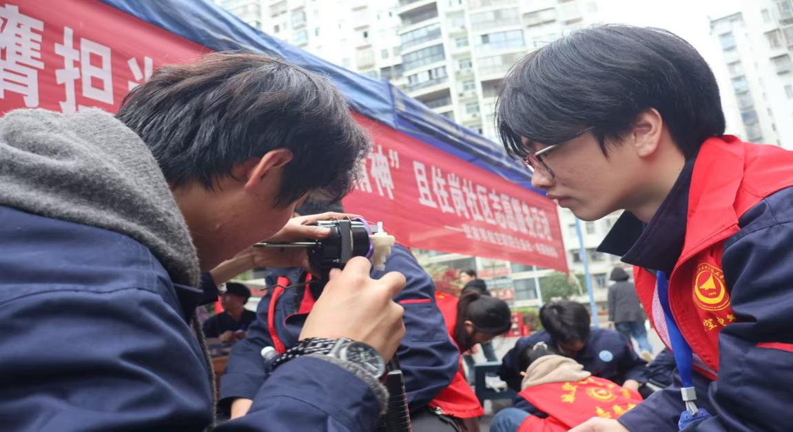 雷锋月义务维修活动图片1.png 雷锋月义务维修活动图片1.png
