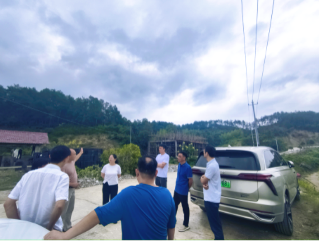 航空管理学院党支部赴慈利县占甲桥村开展主题党日活动