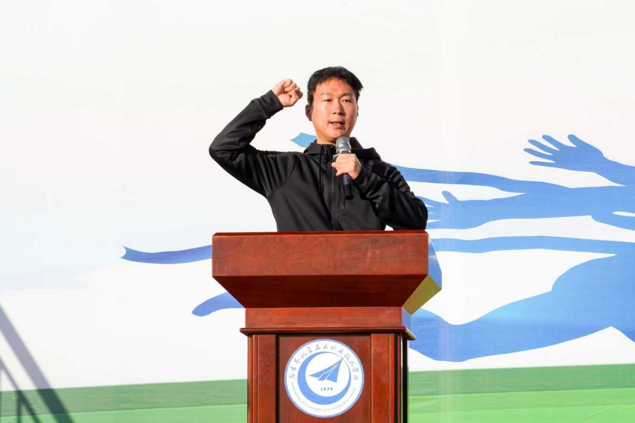 c121bf7669165411421174c6a84b690b