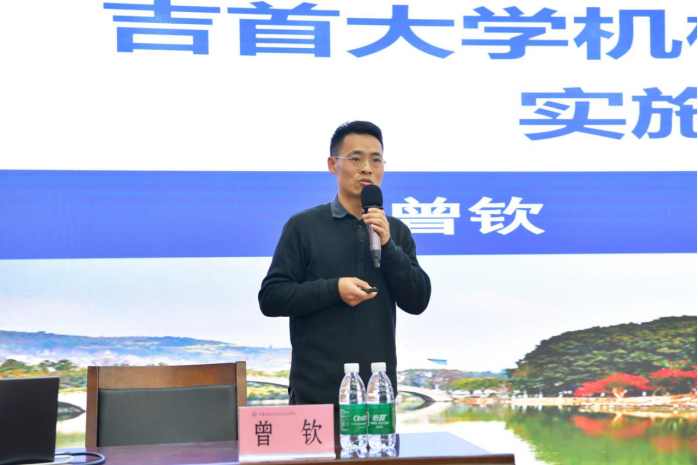学校举办楚怡班学科发展专题讲座