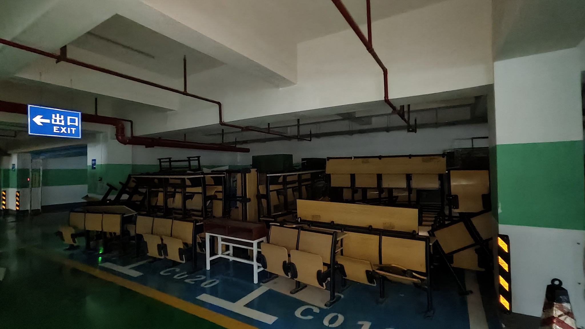 地下停车场固定课桌椅3.jpg