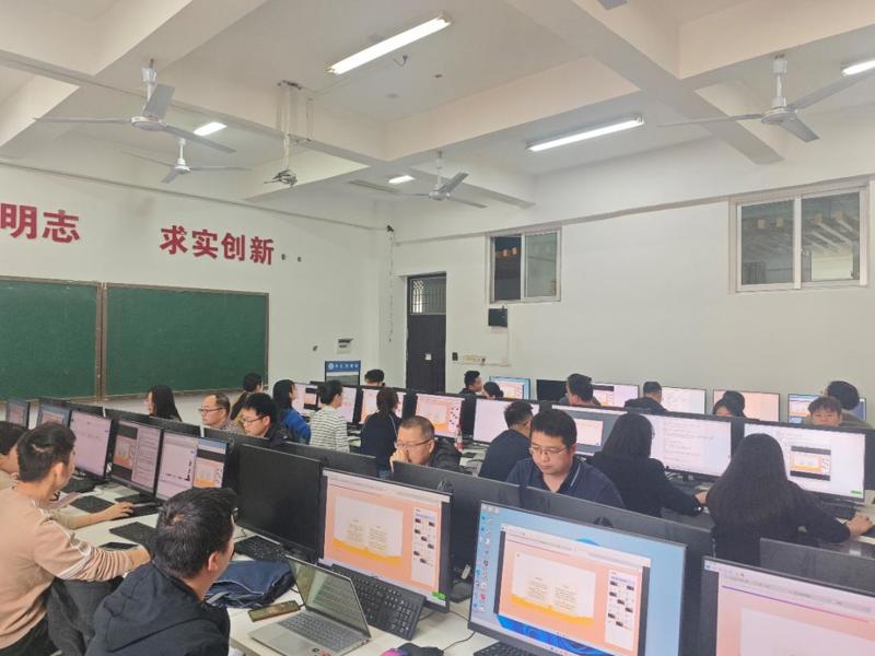 学校举办智慧课程建设与教学模式创新专题培训