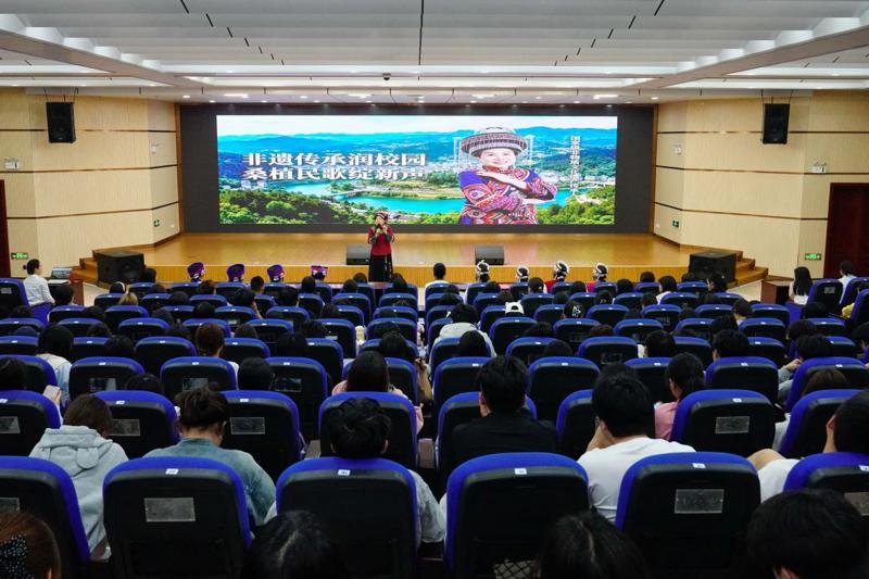 旅游管理学院：开展非遗传承人进校园活动