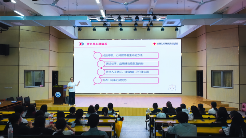 学校组织师生志愿者开展应急救护专项培训
