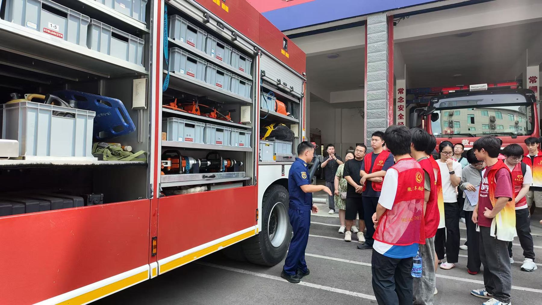 图书馆：赴永定区消防队开展消防安全演练活动