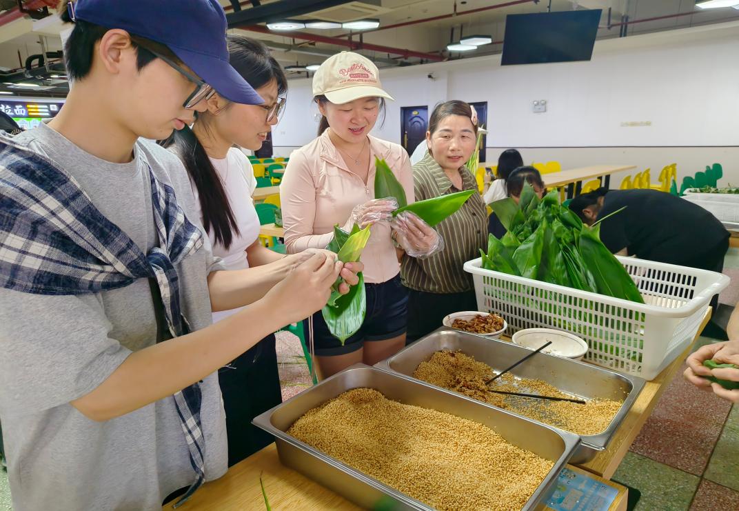 航空管理学院：开展端午节主题实践活动