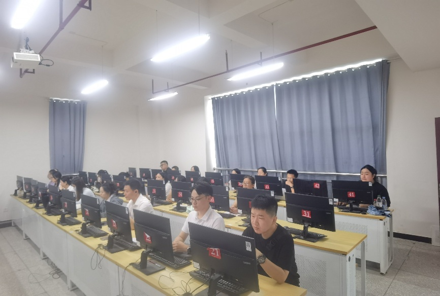 航空管理学院：开展2026上半年教师业务自主培训及消防演练