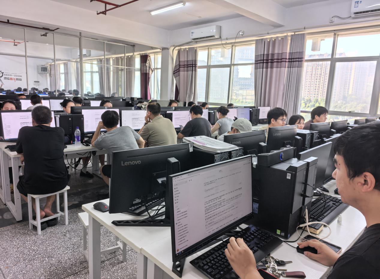 信息技术学院：开展AI短剧制作专题培训