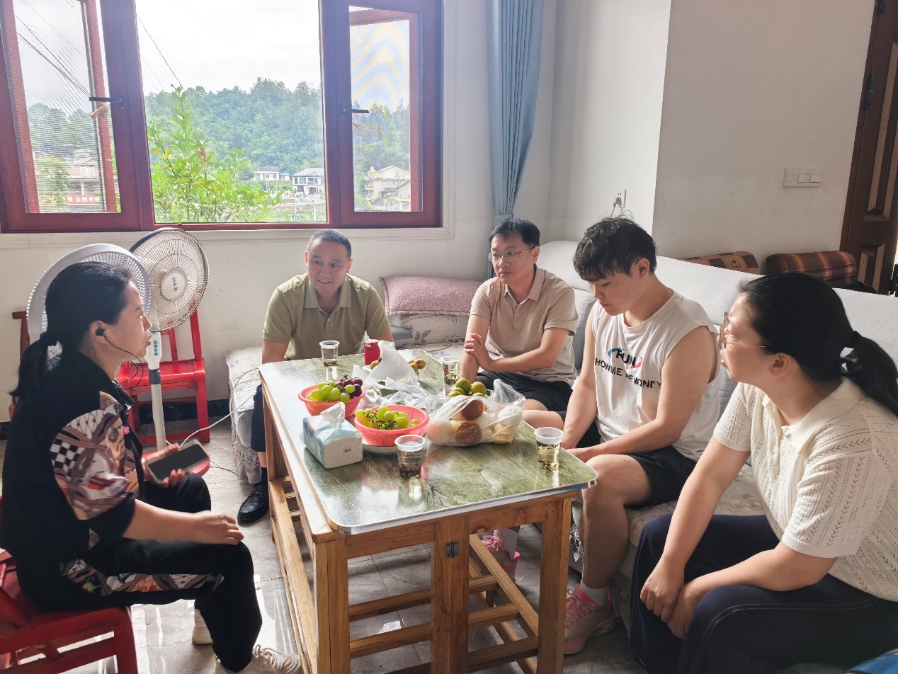 航空维修学院：访“助学”路，叩“筑梦”门