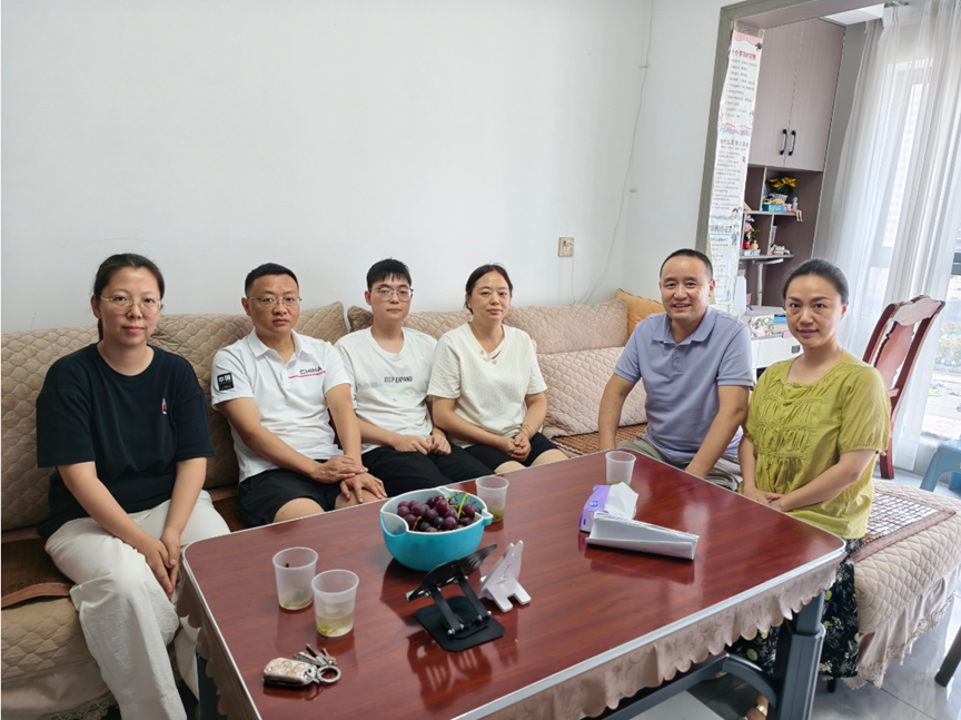 入户家访听心声 精准帮扶促就业