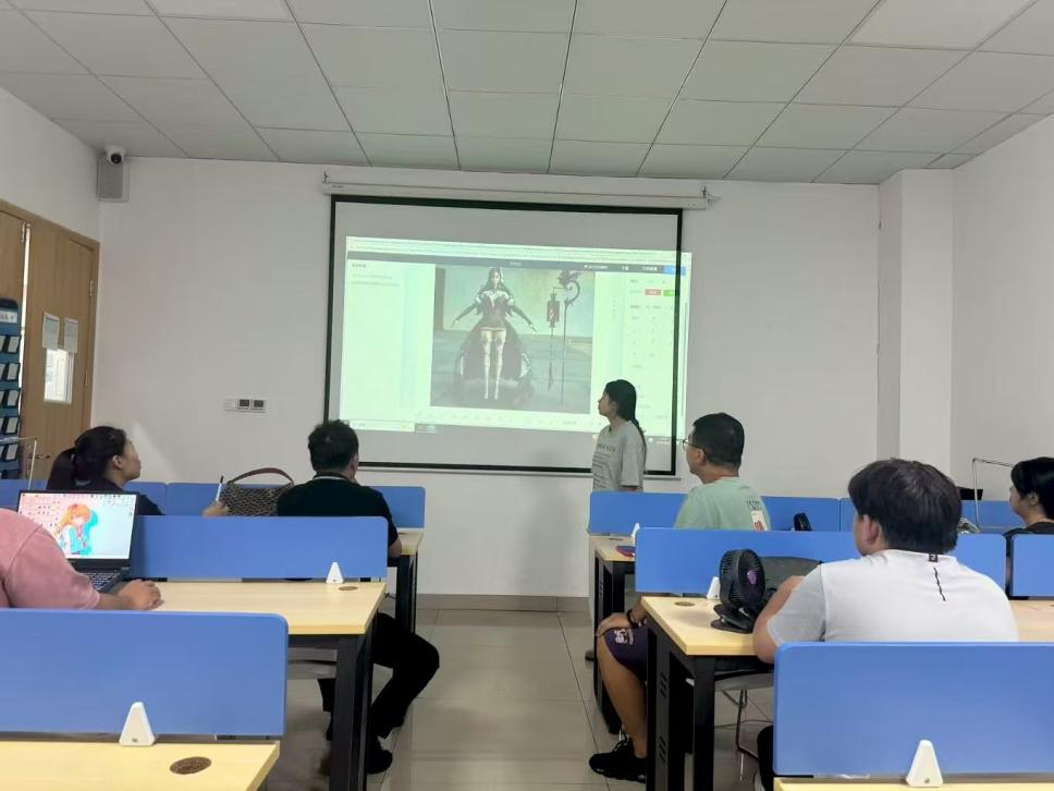 绘梦逐光，指导伴长— 我院动漫制作专业毕业设计二次集中指导圆满完成