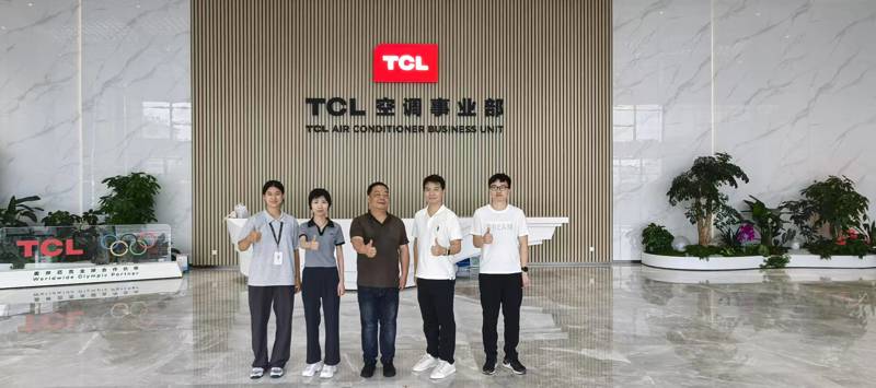 TCL空调合影1